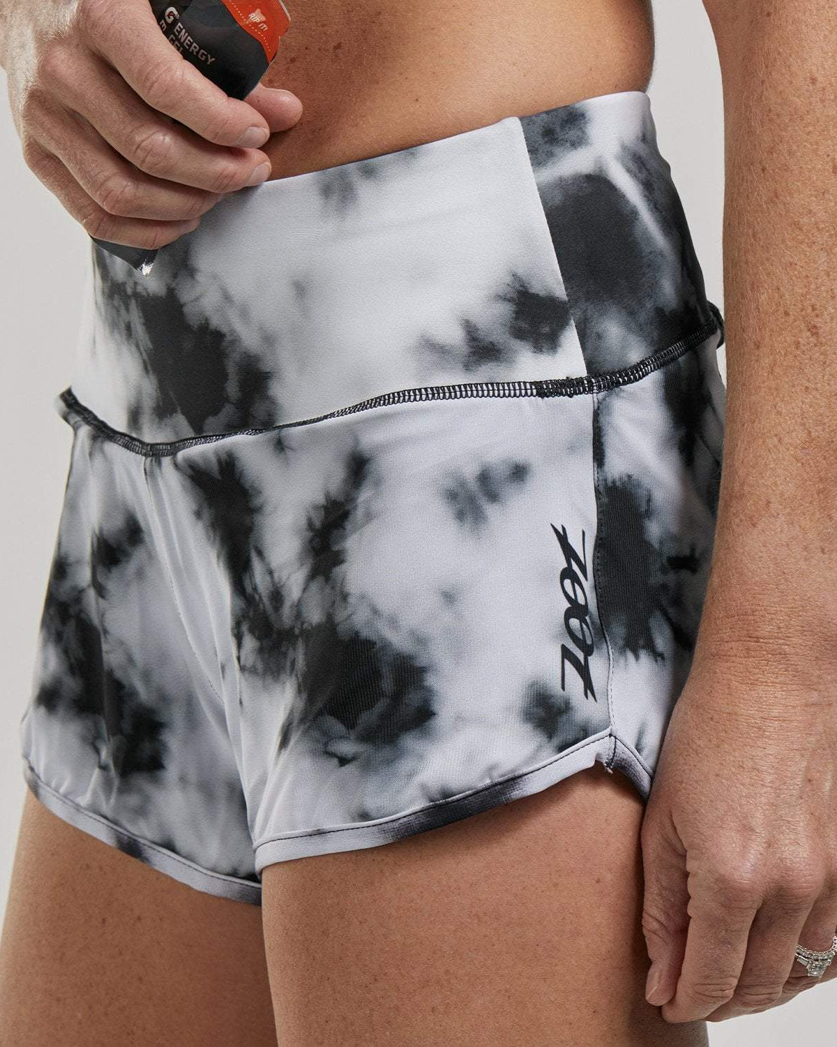 Zoot Sports RUN APPAREL WOMENS LTD RUN 3" SHORT - BLACK TIE DYE