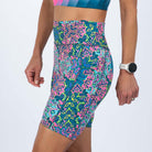 Zoot Sports RUN BOTTOMS Women's Ltd Run 8" Pulse High-Rise Short - Costa Del Sol