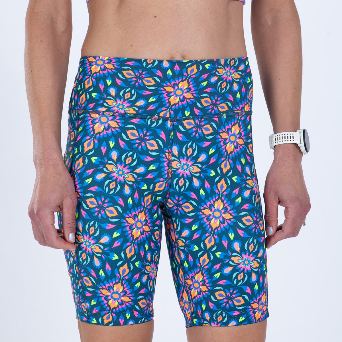 Zoot Sports RUN BOTTOMS Women's Ltd Run 8" Pulse High-Rise Short - Kaleidoscope